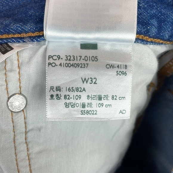 NWT Levi Premium Womens Plus Denim Jean Shorts SZ 32 501 Mid Rise Raw Hem Button - Picture 12 of 13